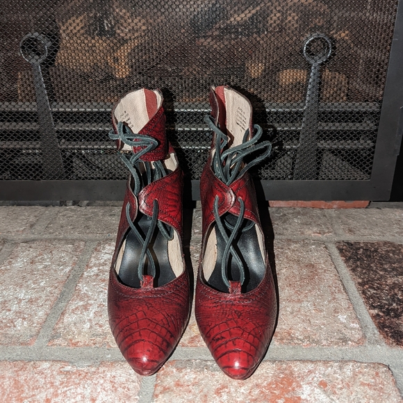 FreeBird JOYCE Red Croc Bootie Size 10 - Picture 6 of 15